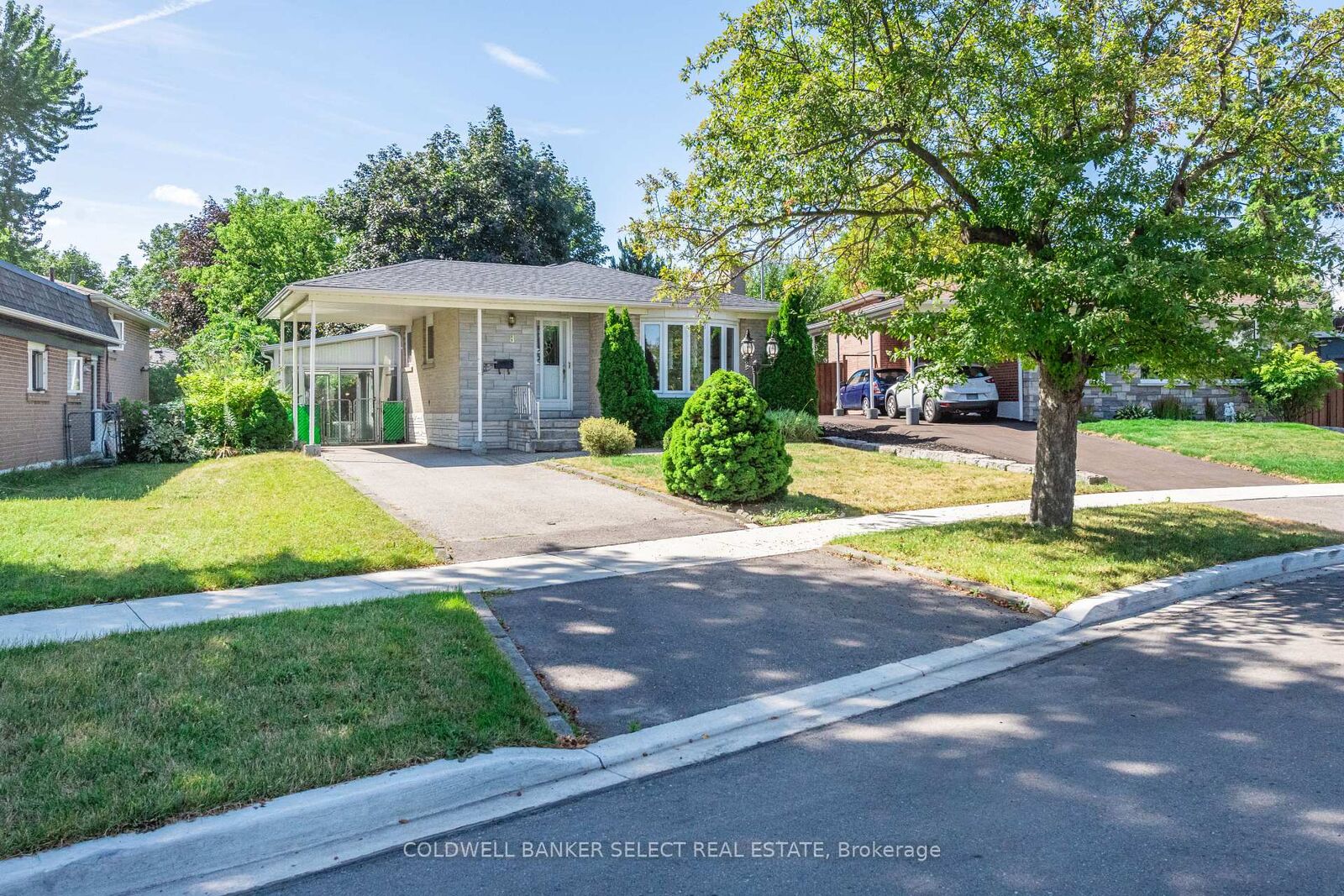 Property Photo: 8 Millview Court ON M9W 3K7
