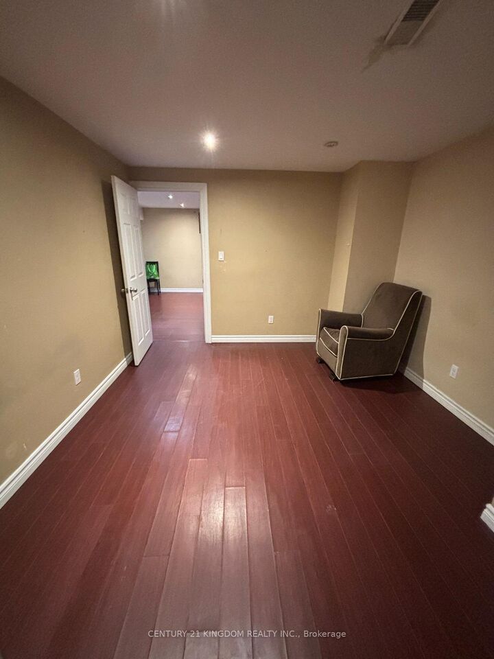 Photo de la propriété: 223 Dymott Avenue Bsmt ON L9T 1N1