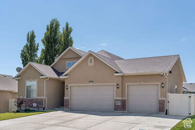 Property Photo: 4743 W Kootenai Ct UT 84096