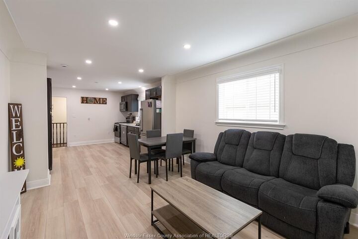 Photo de la propriété: 2374 Alexis Road ON N8W 3Z3