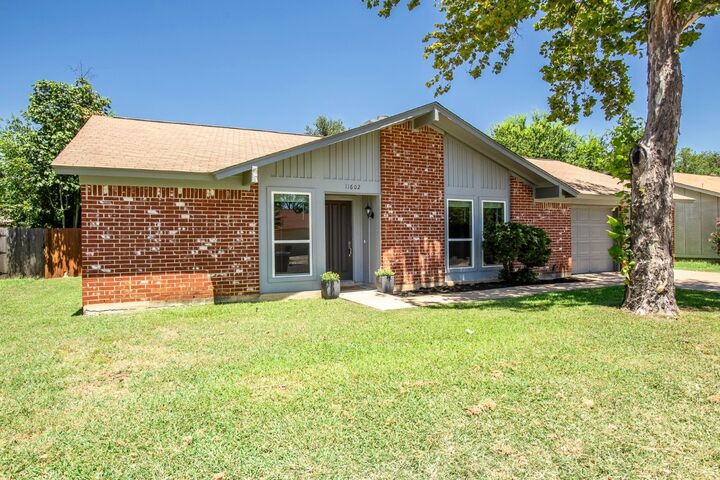 Property Photo: 11602 Elk Park Trail TX 78759