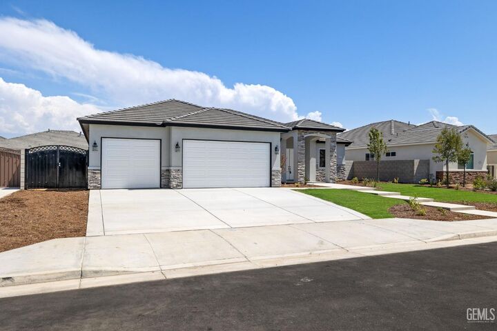 Property Photo: 7422 Allenmeir Court CA 93314