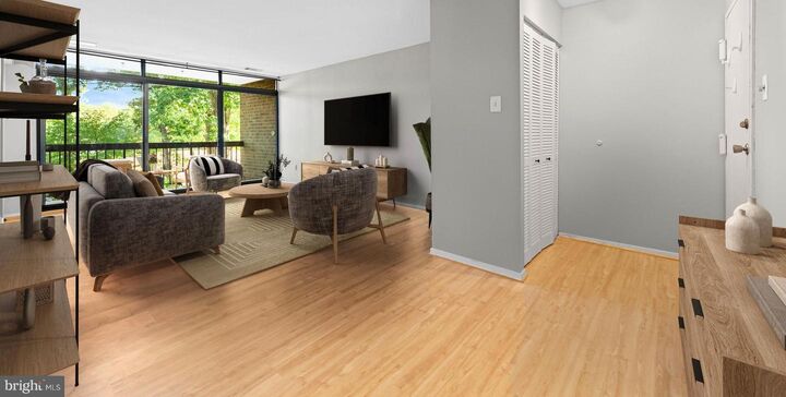 Property Photo: 1645 Parkcrest Circle 200 VA 20190