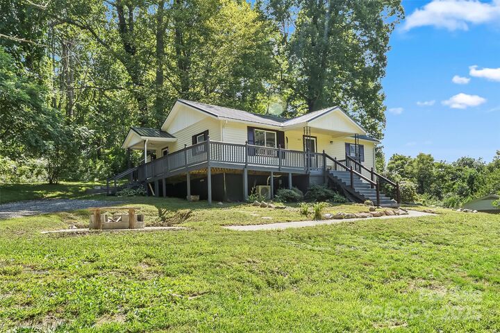 Property Photo: 352 Jakes Branch Road NC 28777