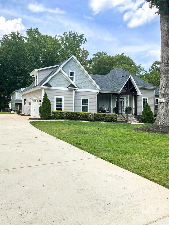 Property Photo: 2413 Rocky River Road NC 28213