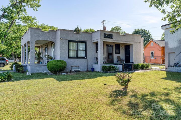 Property Photo: 114 Norwood Drive NC 28208