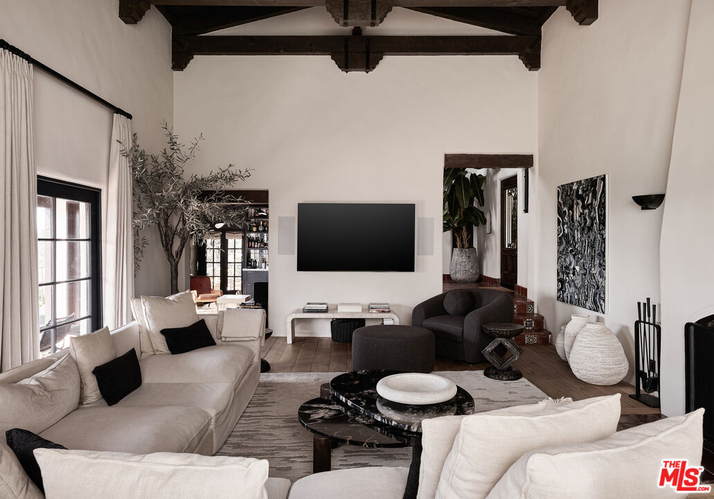 Property Photo:  7902 Fareholm Dr  CA 90046 