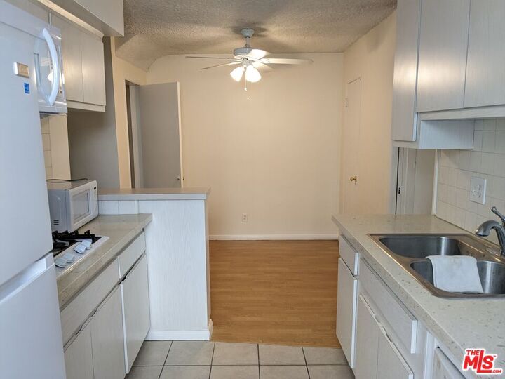 Property Photo: 633 N Sweetzer Ave CA 90048