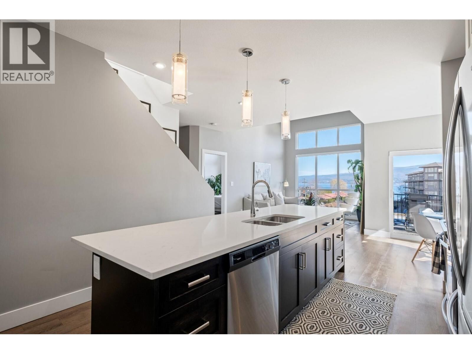 Photo de la propriété: 4215 Gellatly Road South 1305 BC V4T 3N1