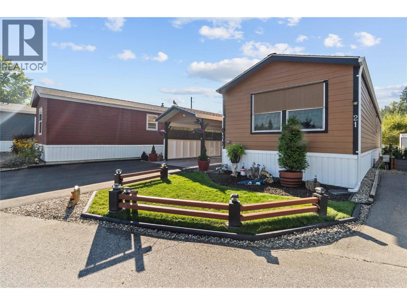 Property Photo:  4811 10A Avenue Northeast 21  BC V1E 1C5 