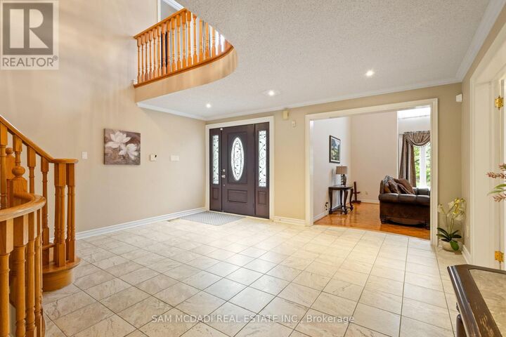 Property Photo: 2492 Erin Centre Boulevard ON L5M 5B2