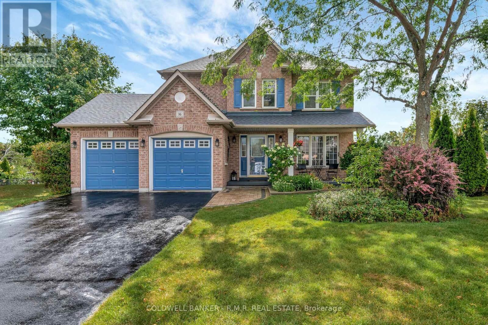 Property Photo: 16 Wood Court ON K9V 6J4