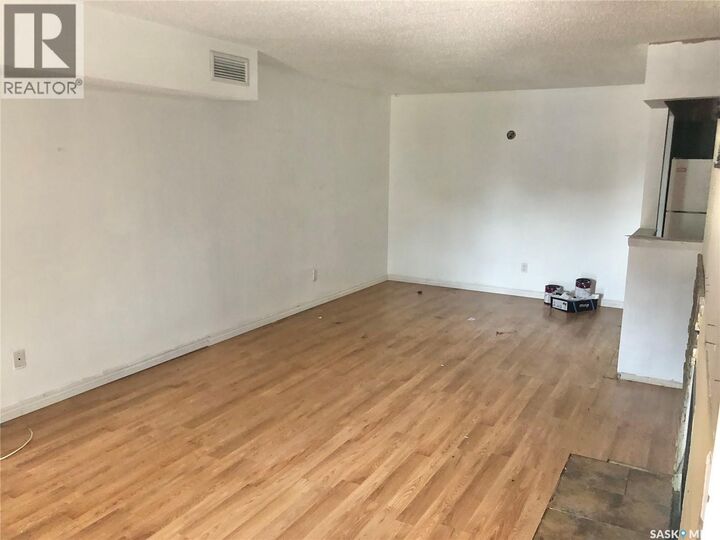 Property Photo:  162 160 Gore Place  SK S4T 7S4 