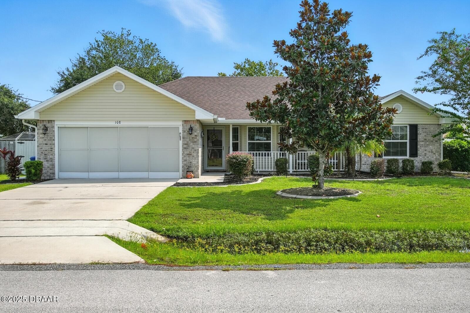 Property Photo: 108 Birchwood Drive FL 32137