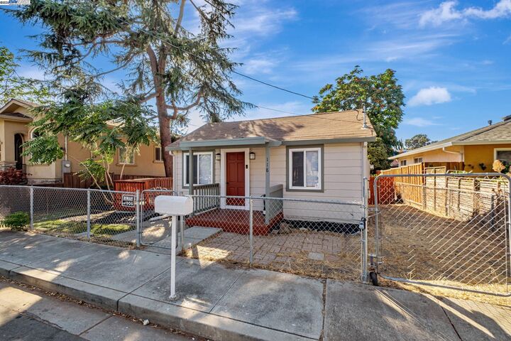 Property Photo: 118 Sycamore St CA 94536