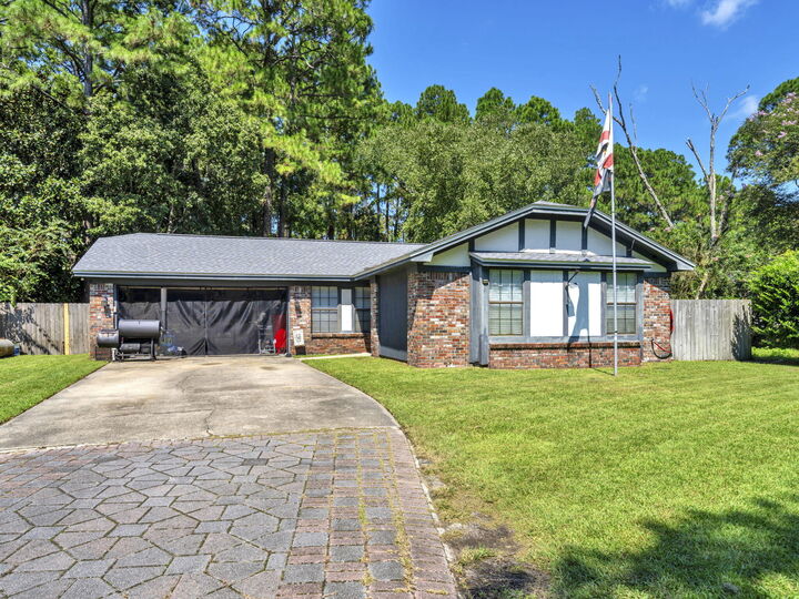 Property Photo: 408 Joellen Lane FL 32547