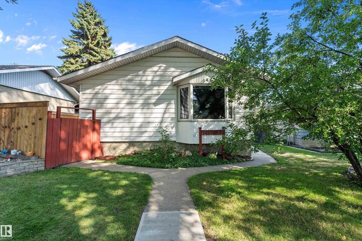 12131 52 Street NW  Edmonton AB T5W 3J9 photo