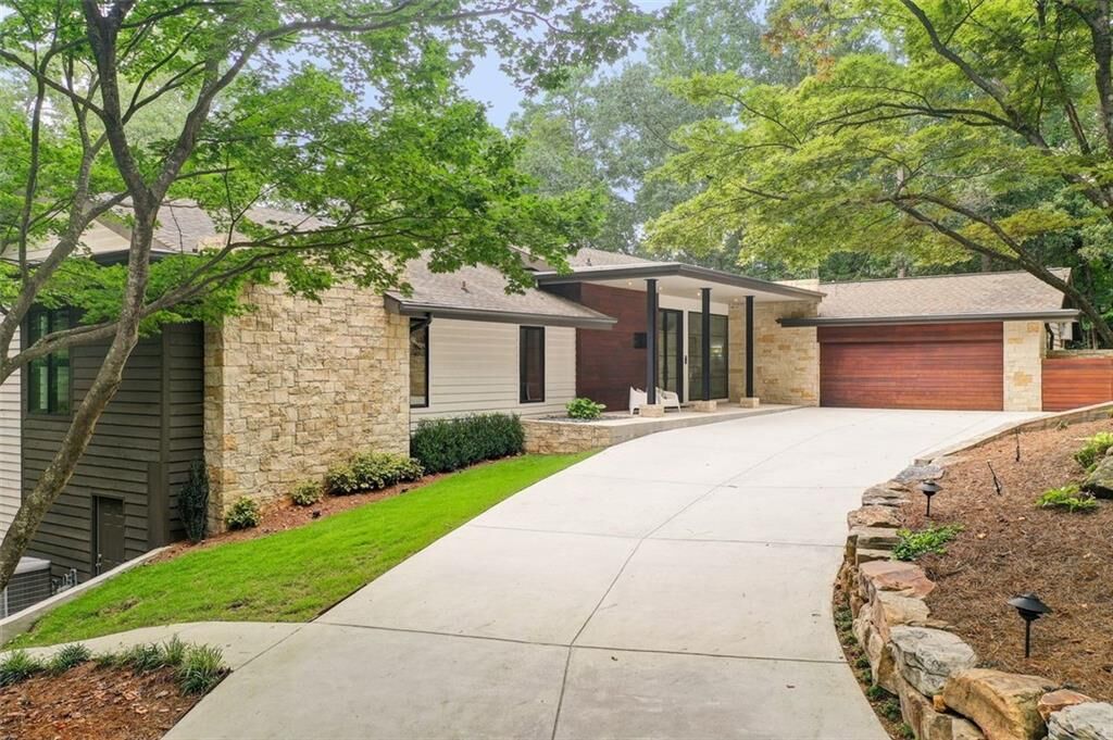 Property Photo: 670 River Chase Point GA 30328
