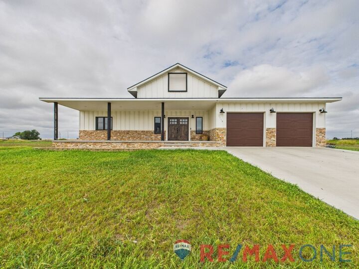 2115 Idlewild Way  Garden City KS 67846 photo