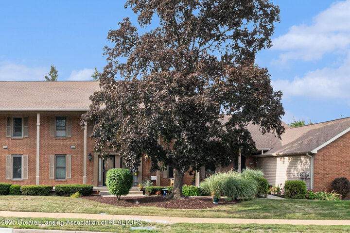 Property Photo: 1372 N Chartwell Carriage Way MI 48823