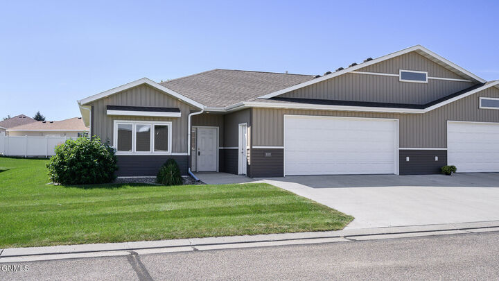 315 Buckskin Loop  Bismarck ND 58503 photo