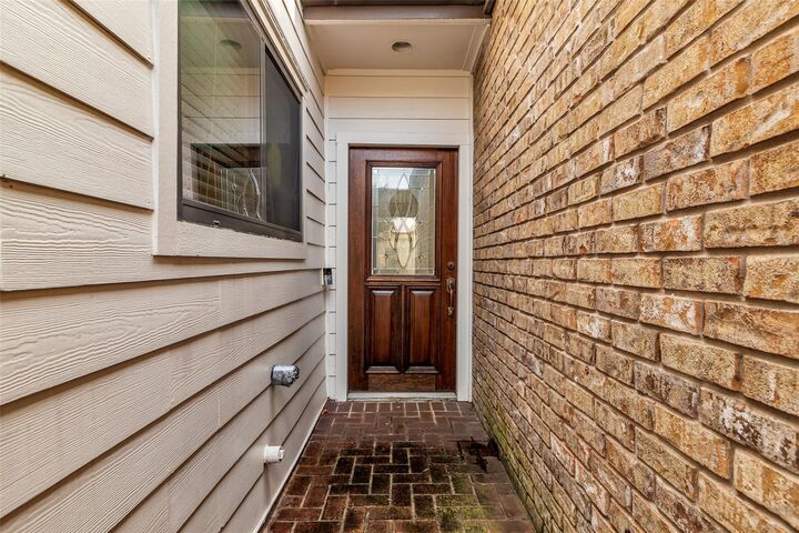 Property Photo: 2555 Bering Drive 15 TX 77057