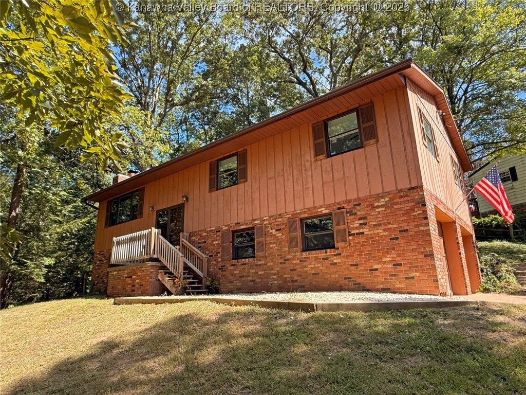 Property Photo:  411 Lincoln Circle  WV 25302 