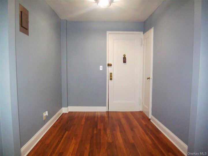Property Photo: 485 E Lincoln Avenue 105 NY 10552