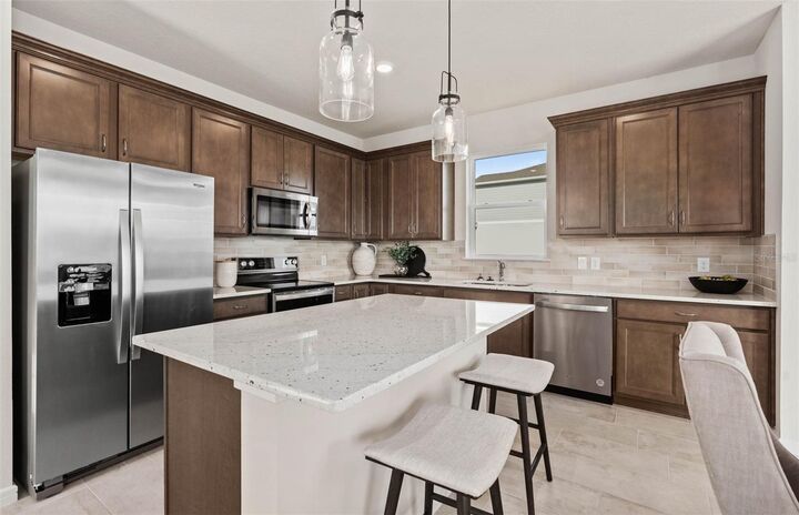 Property Photo: 1074 Silverlake Boulevard FL 33850