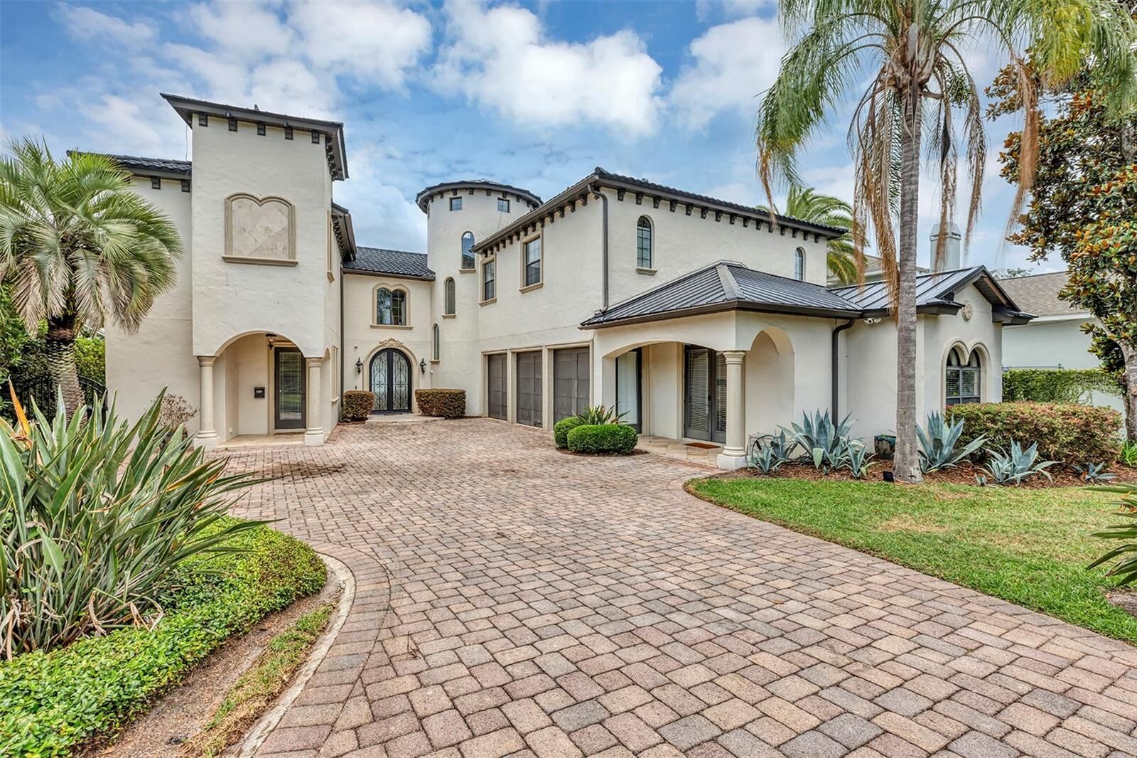 Property Photo:  2616 N Westmoreland Drive  FL 32804 