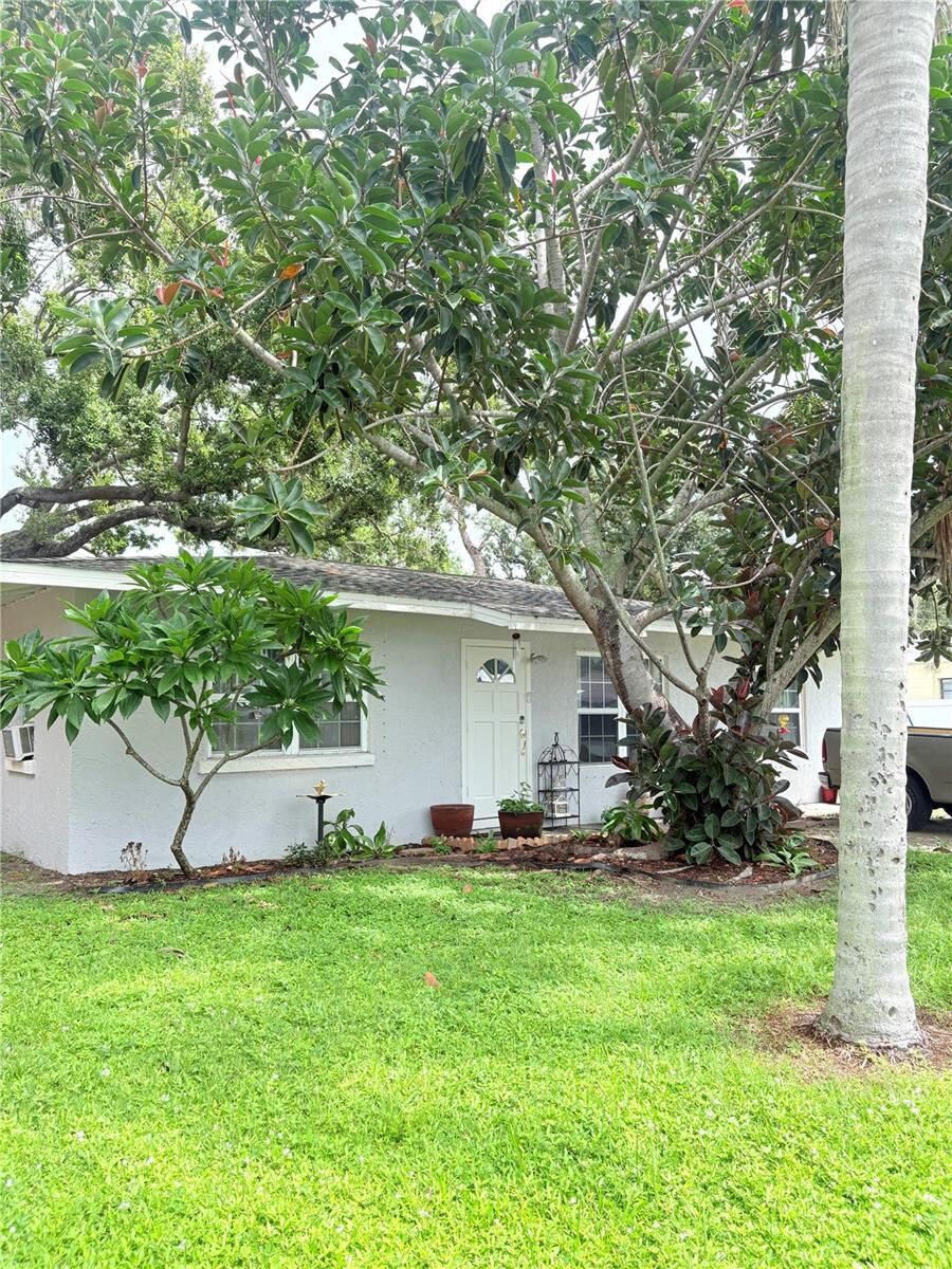 Property Photo: 2725 Nassau Street FL 34231