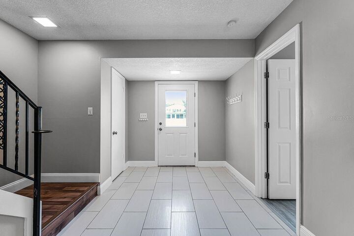 Property Photo:  1270 Village Way  FL 32807 