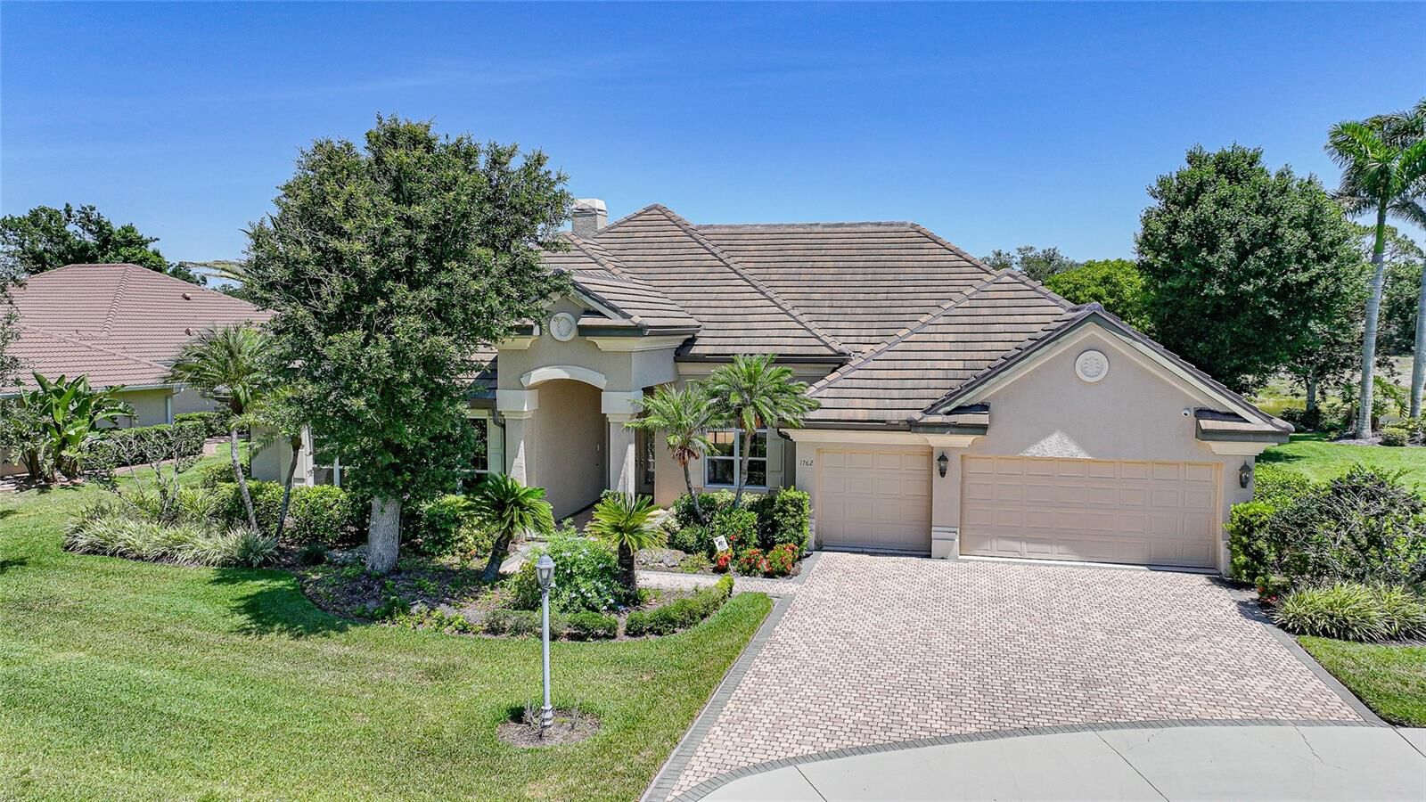 Property Photo: 1762 Queen Palm Way FL 34288