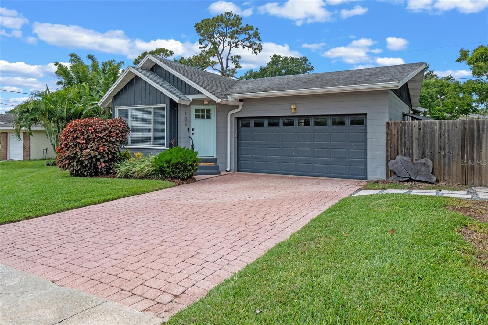 Property Photo: 105 Conrad Court FL 32789