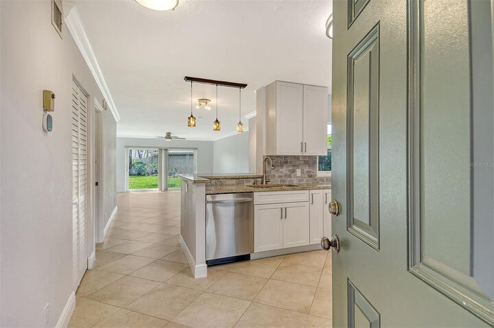 Property Photo:  5260 Gulf Of Mexico Drive 401  FL 34228 