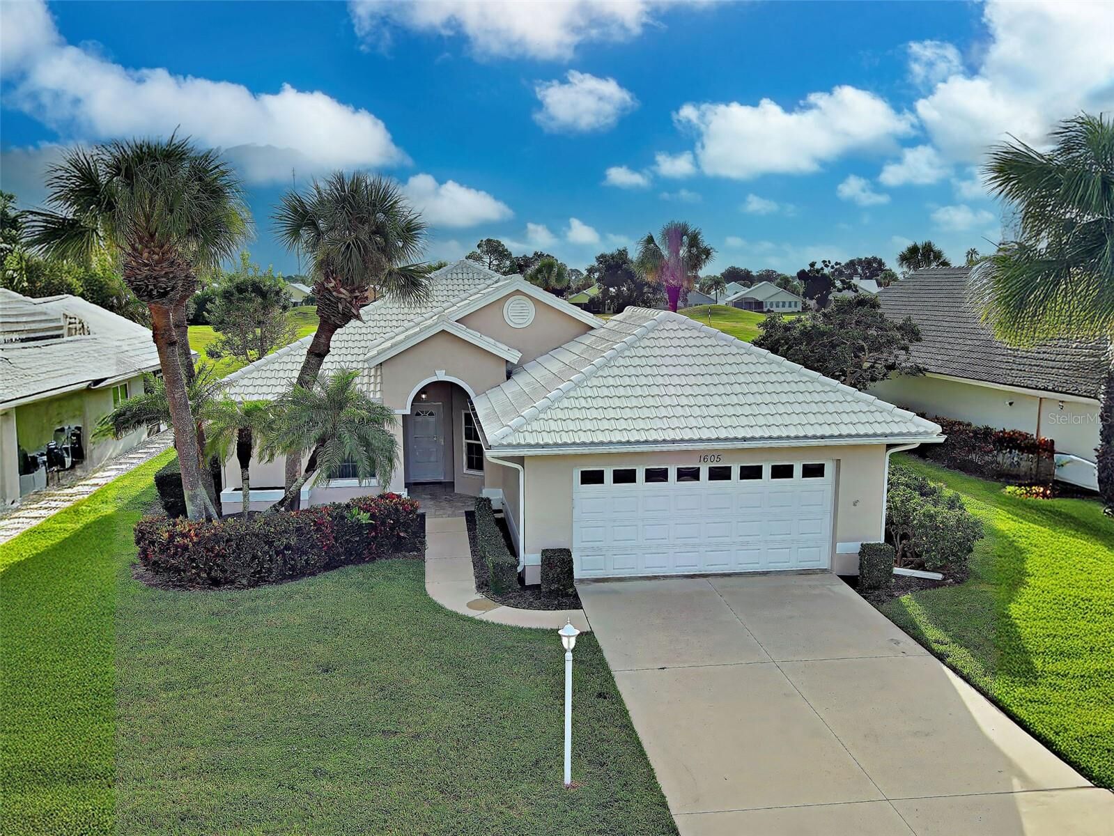 Property Photo: 1605 Slate Court FL 34292