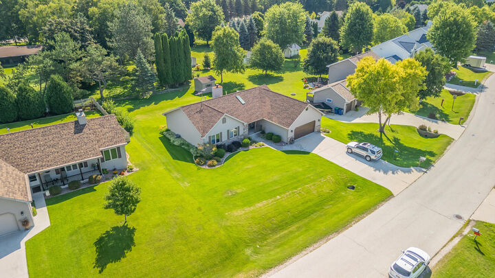 Property Photo:  N6235 Woodland Meadows Dr  WI 53083 