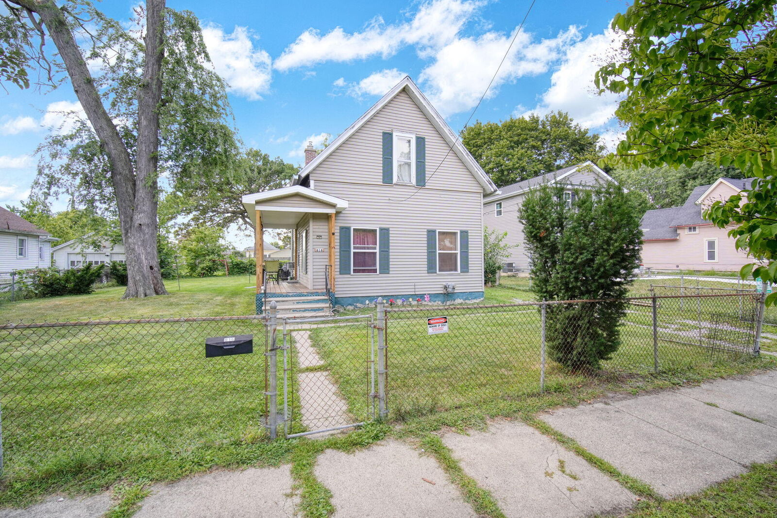 Property Photo: 816 Maltby Street MI 49202
