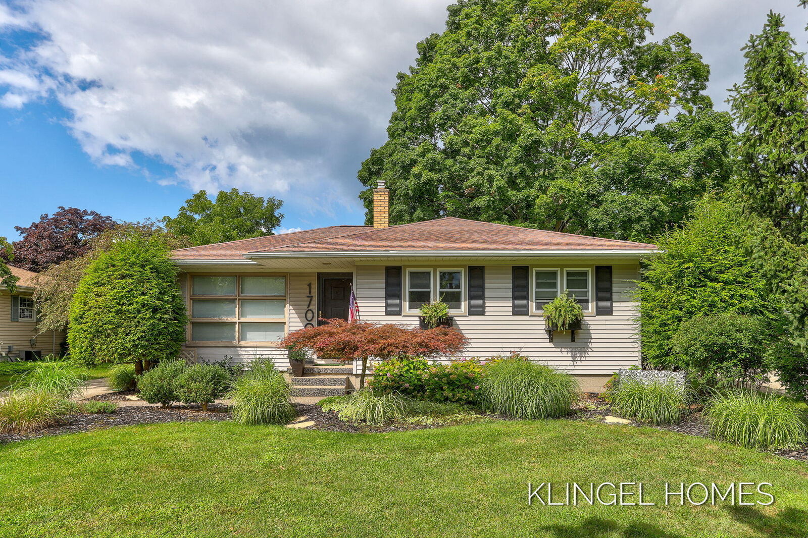 Property Photo: 1709 Sheldon Road MI 49417