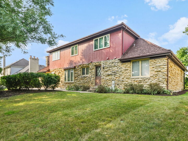 Property Photo: 2S631 Avenue Latours IL 60523
