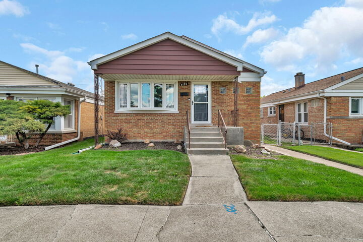Property Photo: 5725 S Monitor Avenue IL 60638