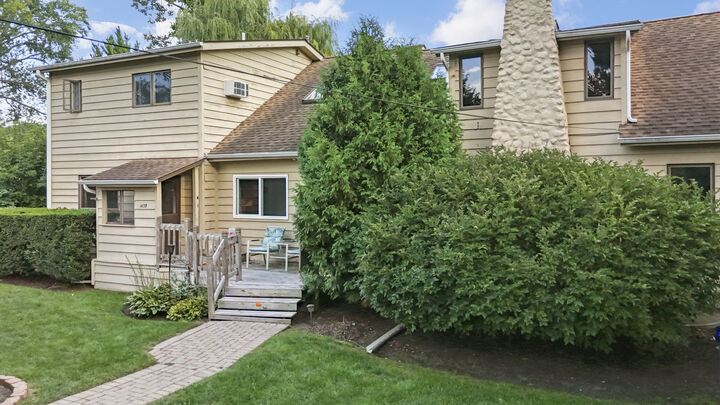 Property Photo: 1439 Lowe Drive IL 60102