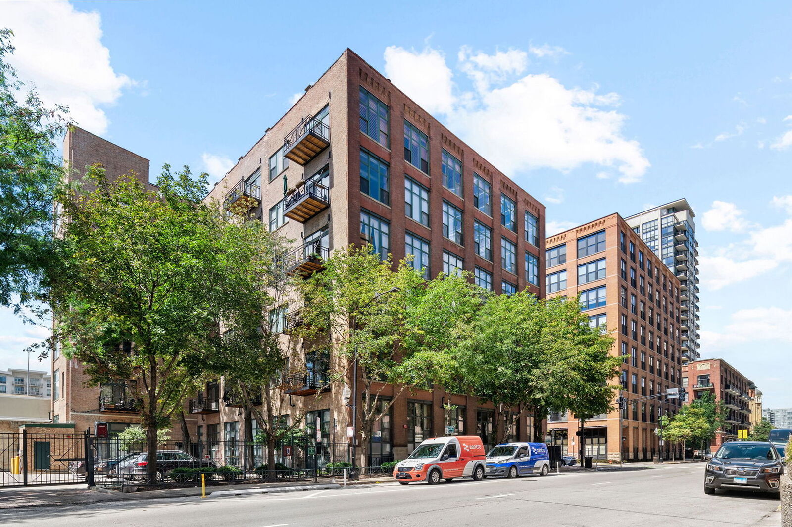 Property Photo: 701 W Jackson Boulevard 102 IL 60661