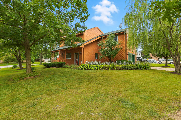 Property Photo: 2101 Babst Court IL 60532