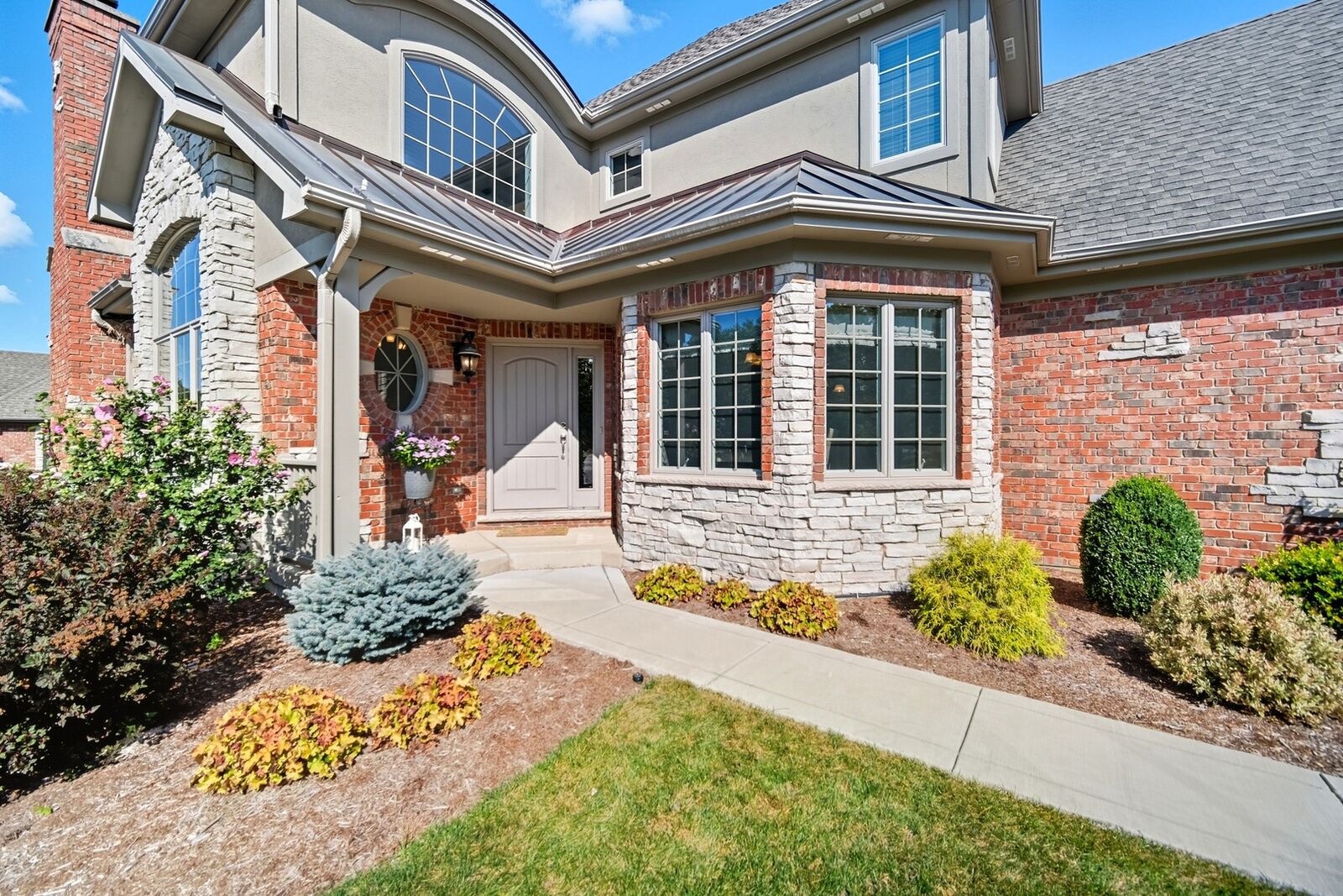 Property Photo:  5616 Durand Drive 5616  IL 60516 
