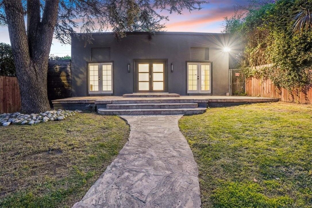 Property Photo:  1301 N Orange Grove Avenue  CA 90046 