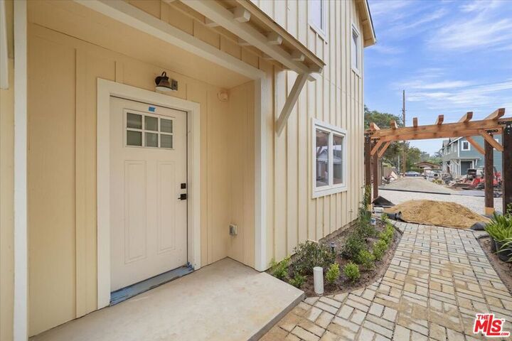 1317 Punta Gorda 7  Santa Barbara CA 93103 photo