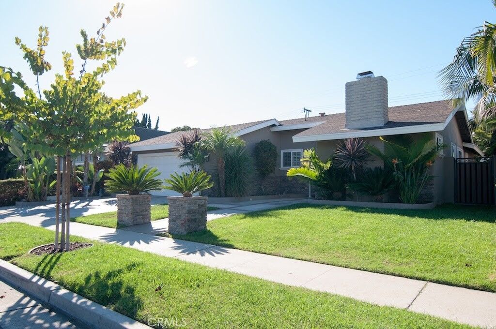Property Photo:  15871 Belfast Lane  CA 92647 