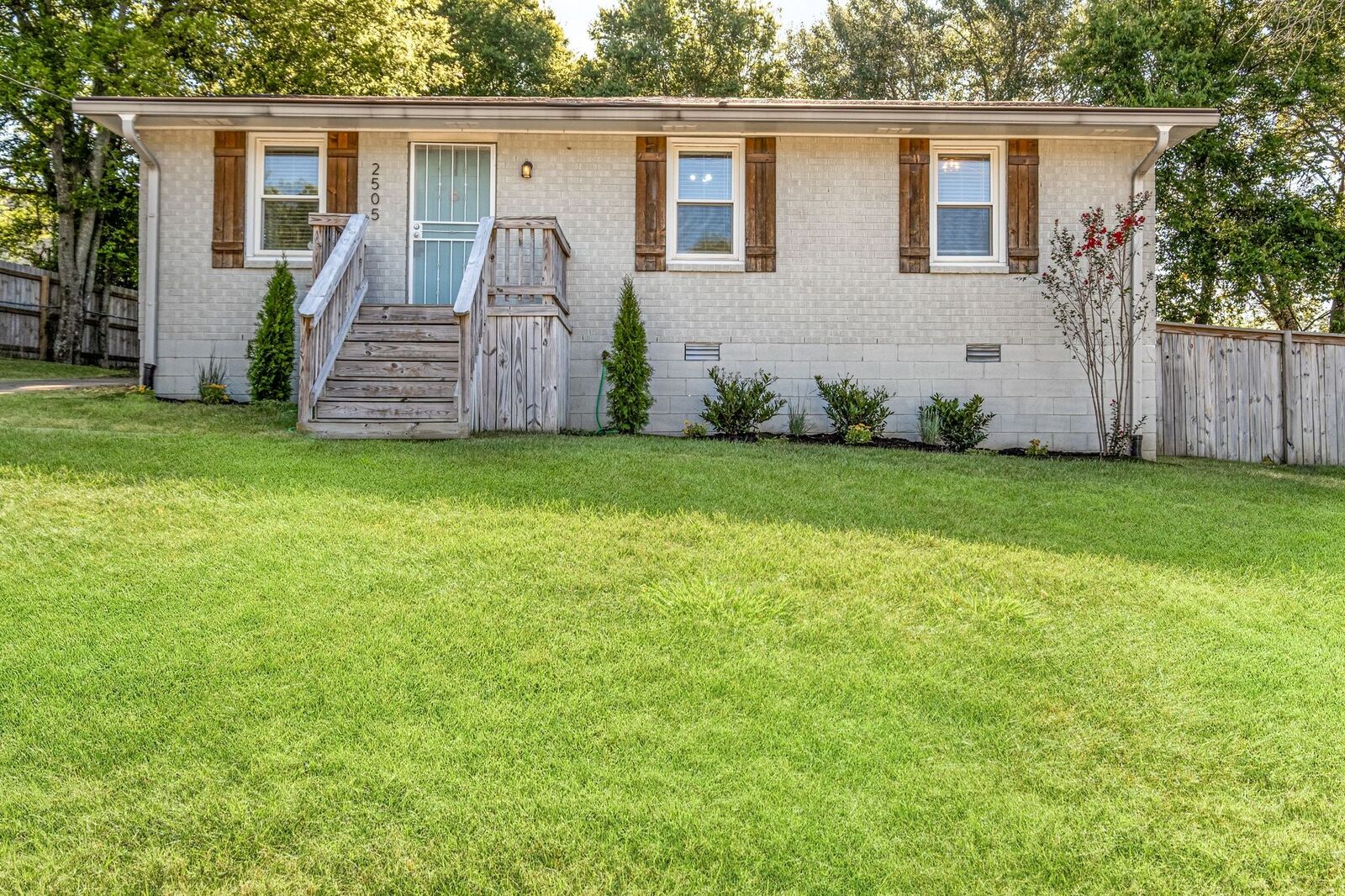 Property Photo:  2505 Oakwood Ave  TN 37207 