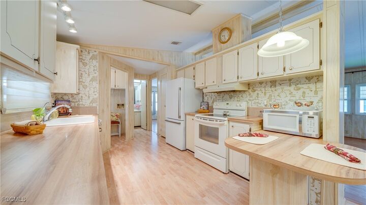 Property Photo: 70 Sunrise Avenue FL 33903